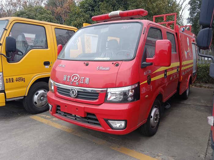 5噸消防灑水車_水罐消防車_2.5噸化工園區消防車_重汽消防車報價，質量好