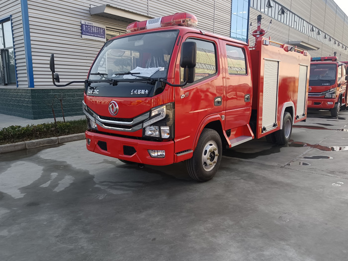 5噸消防灑水車_水罐消防車_2.5噸化工園區消防車_重汽消防車報價，質量好