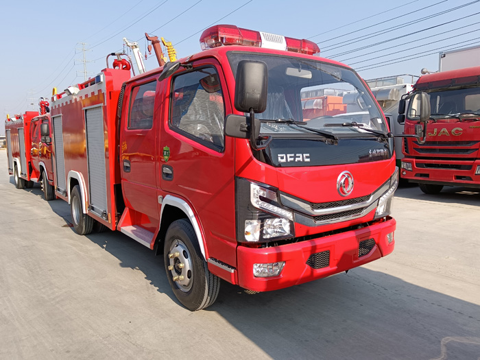 5噸消防灑水車_四驅越野消防車_3.5噸村鎮消防車_慶鈴五十鈴水罐消防車多少錢，廠家在哪