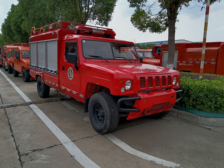 皮卡越野四驅消防救援車貴州云南 搶險救援救火車_水罐式泡沫滅火車