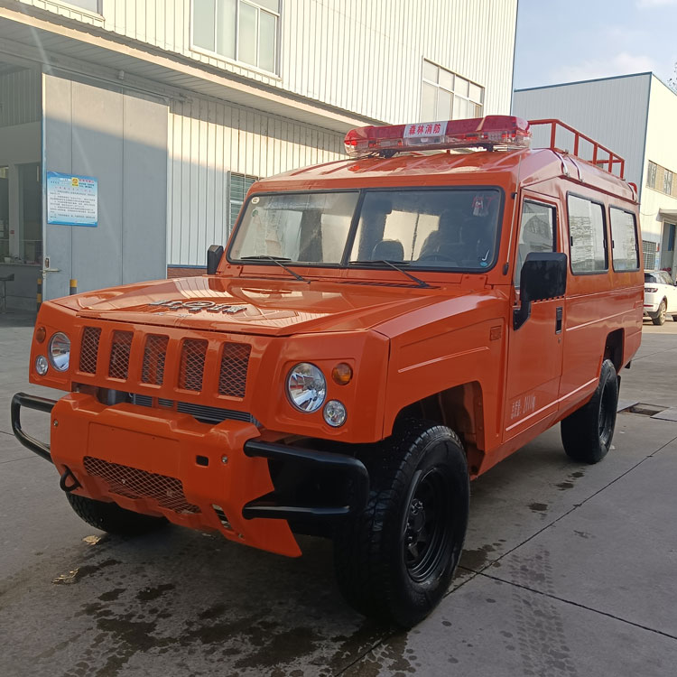 四驅小型皮卡器材消防車_山東湖北 小區四輪消防灑水車_多功能水罐滅火車