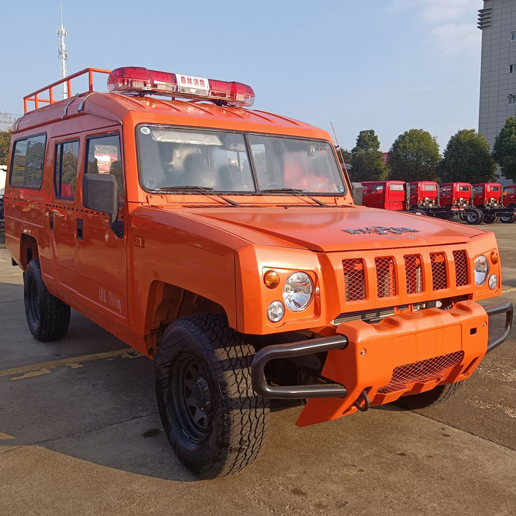 四驅小型消防器材車_廣西重慶 小區四輪消防灑水車_多功能水罐滅火車