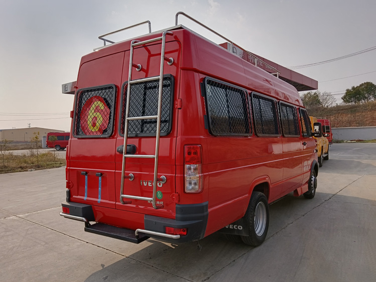 四驅小型皮卡器材消防車_山東湖北 高壓水罐5方消防車_國六水罐消防救援車