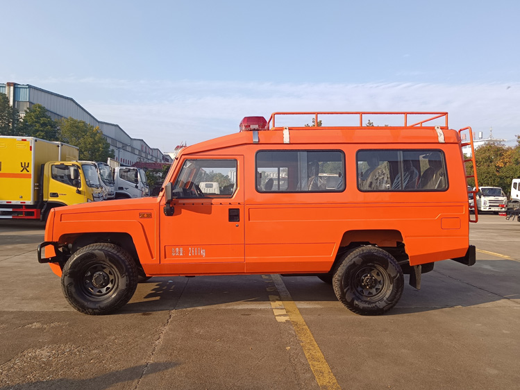 越野四驅突擊運兵車_藍牌小型運兵車 北汽森林防火指揮車_四驅越野消防巡邏車 