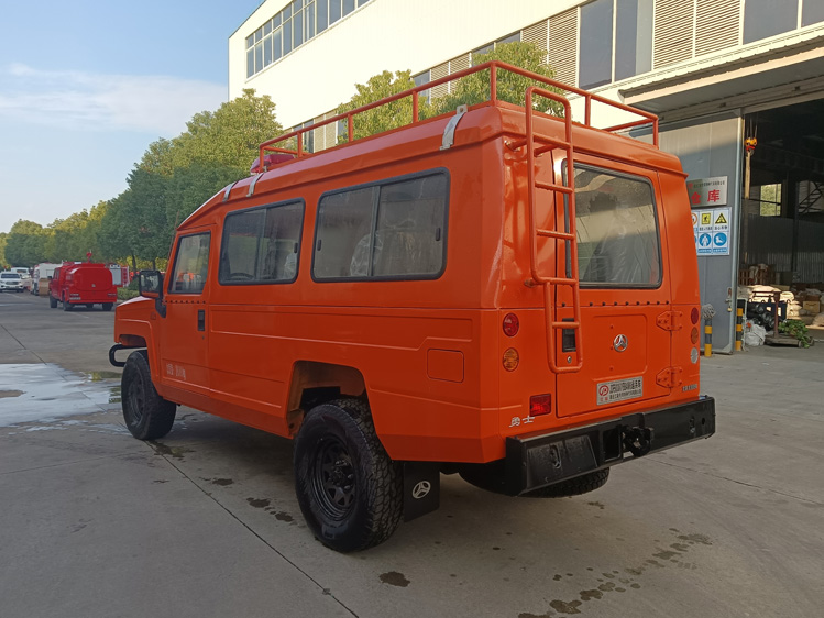 越野四驅突擊運兵車_藍牌小型運兵車 北汽森林防火指揮車_四驅越野消防巡邏車 