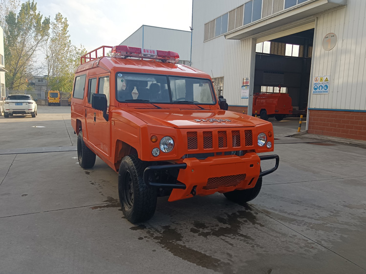 越野四驅(qū)突擊運兵車_藍(lán)牌小型運兵車 北汽8座運兵車_8座勇士運兵車 