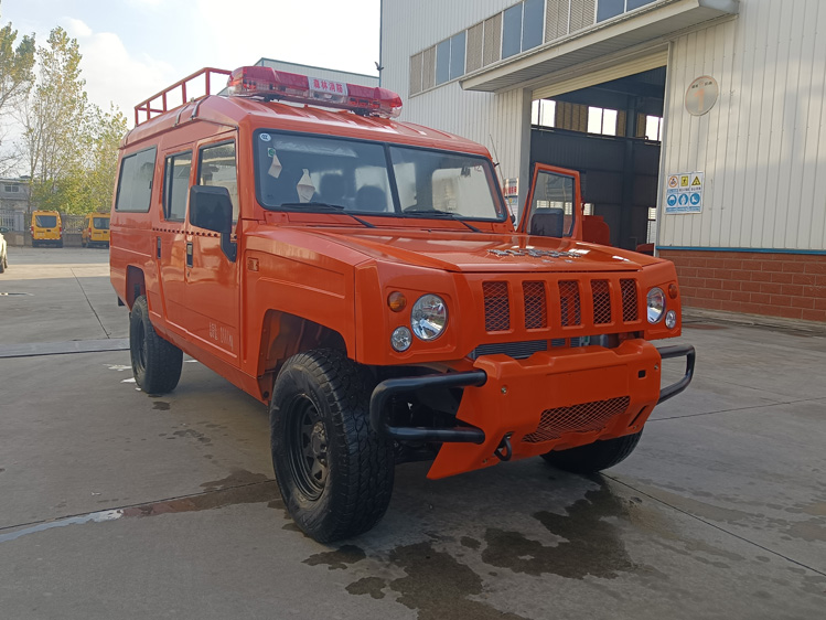 越野四驅突擊運兵車_藍牌小型運兵車 北汽森林消防灑水車_8人座運兵車 