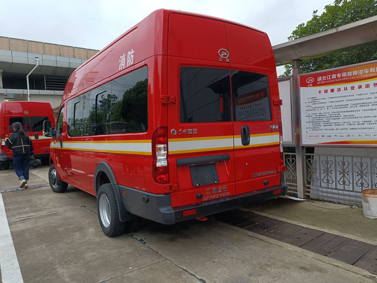 越野四驅(qū)突擊運(yùn)兵車_藍(lán)牌小型運(yùn)兵車 北汽滅火運(yùn)兵車_森林防火指揮車 