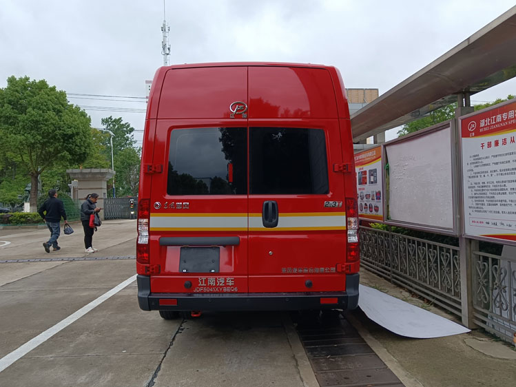 越野四驅突擊運兵車_藍牌小型運兵車 北汽四驅越野運兵車_四驅防火指揮車 