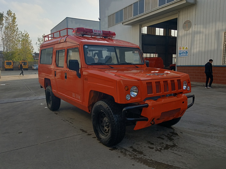 林區(qū)消防運(yùn)兵車_山地消防供水車10-15人 北汽勇士四驅(qū)運(yùn)兵車_10人座森林防火指揮車 