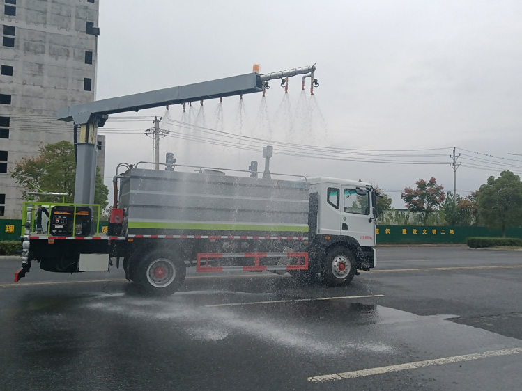 鐵路抑塵車圖片_10-15方煤炭固化封層車 山西運(yùn)城全自動(dòng)霧炮車_噴桿式防凍液噴灑車分期購(gòu)車