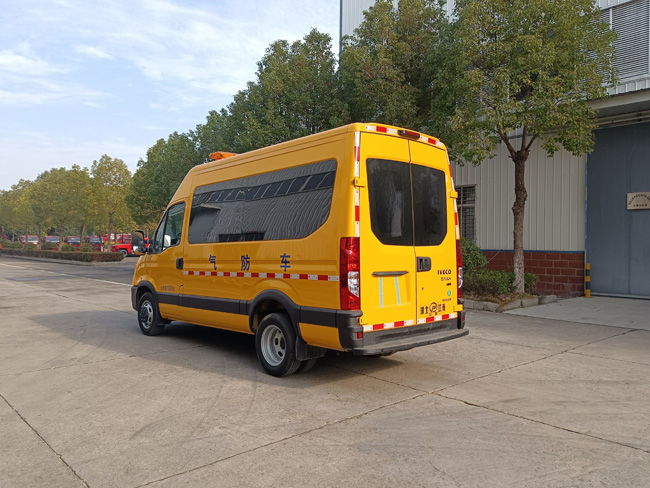 礦山救護車_依維柯藍牌救險車_消防氣防車_多功能搶險氣防車 山東化工園區(qū)氣防車 緊急應急救援車_國六氣防車_石油化工應急搶險救援車