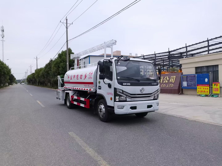 東風(fēng)小多利卡5方鐵路抑塵車_煤礦抑塵車火車煤炭抑塵劑噴灑車_CL5186TDY6YC多功能抑塵車價格_5.3米旋轉(zhuǎn)噴桿式噴灑車_鉤擋自動感應(yīng)停噴封層