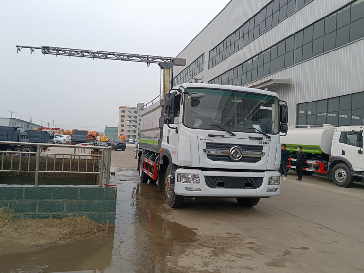 國(guó)六東風(fēng)D9鐵路抑塵車_智能化控制提示多功能固化劑噴灑車_12方抑塵灑水車廠家直供_噴霧降塵車_15噸煤炭運(yùn)輸抑塵車