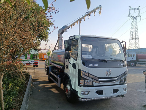 東風多利卡12噸鐵路抑塵車_多功能抑塵車15噸方罐鐵路抑塵車_鐵路噴霧抑塵車多少錢_煤炭運輸抑塵車