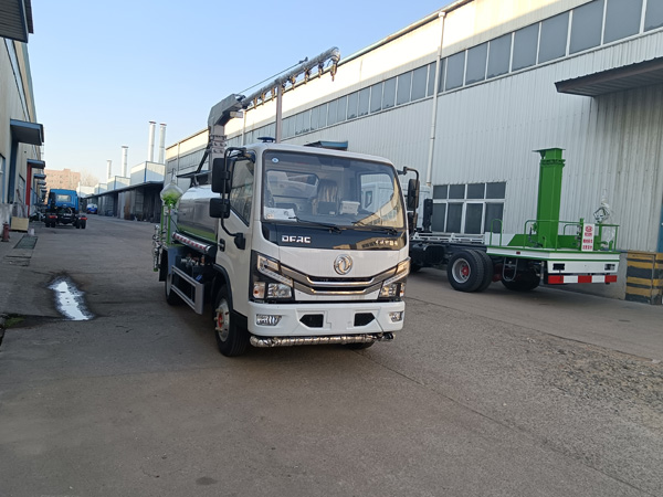 東風多利卡12噸鐵路抑塵車_多功能抑塵車東風D9噴霧壓塵車_10方煤炭揚塵噴霧車多少錢_15方鐵路抑塵車_煤炭固化封層噴灑車