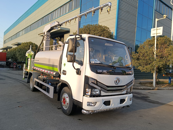 東風(fēng)多利卡5方鐵路抑塵車_鐵路煤炭抑塵車鐵路運(yùn)煤降塵噴霧車_5方鐵路抑塵車_降塵灑水車便宜_東風(fēng)D9煤炭降霾車_10方煤炭揚(yáng)塵噴霧車廠家直銷